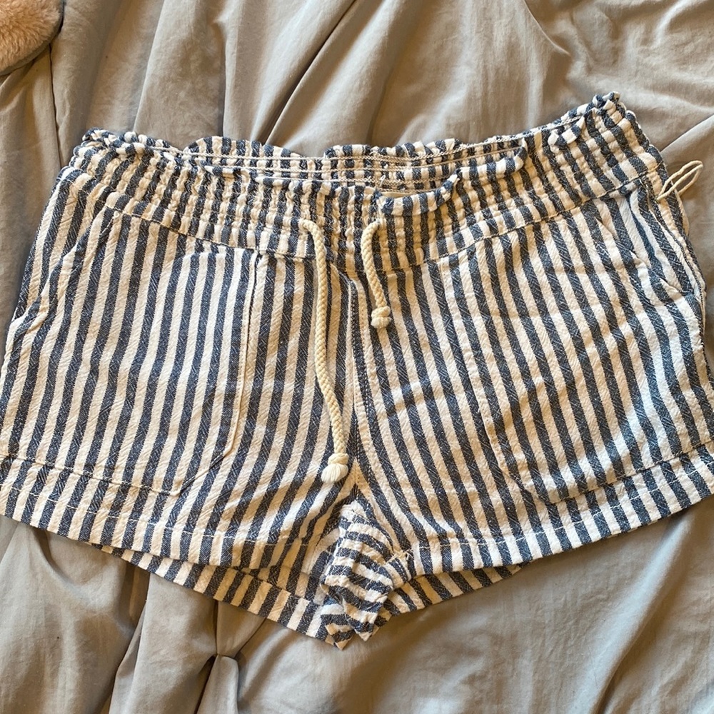 Blue and white striped shorts! So cute, comes with drawstring to tighten. Size M